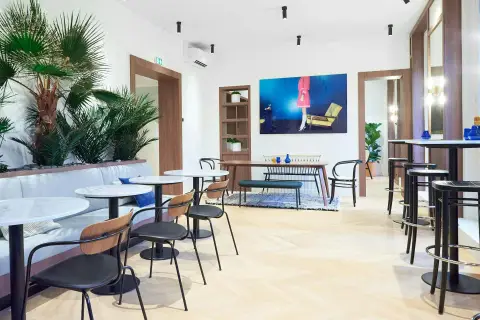 Bureau 979 m² – Paris (75016)