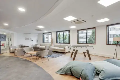 Bureau 3 130 m² – Levallois-Perret (92300)