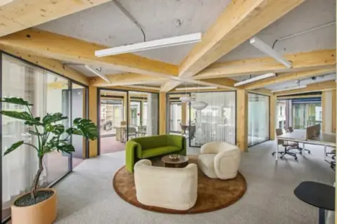 Bureau 360 m² – Paris (75010)