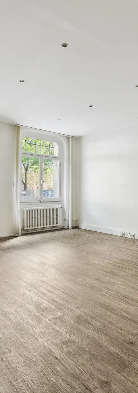 Bureau 606 m² – Paris (75016)