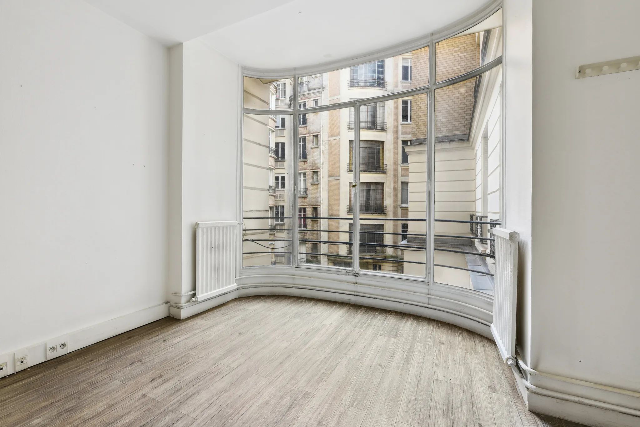 Bureau 606 m² – Paris (75016)