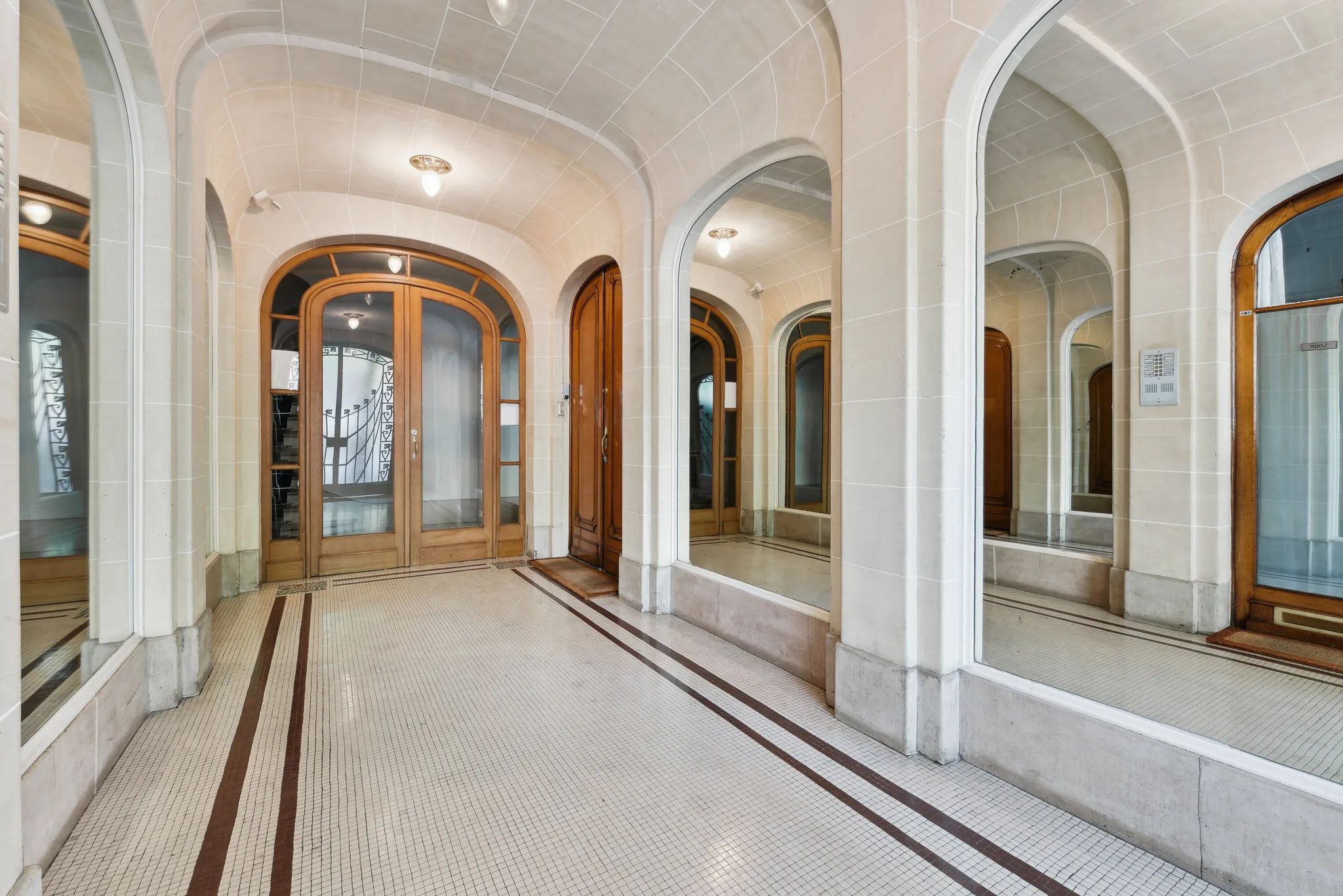 Bureau 606 m² – Paris (75016)