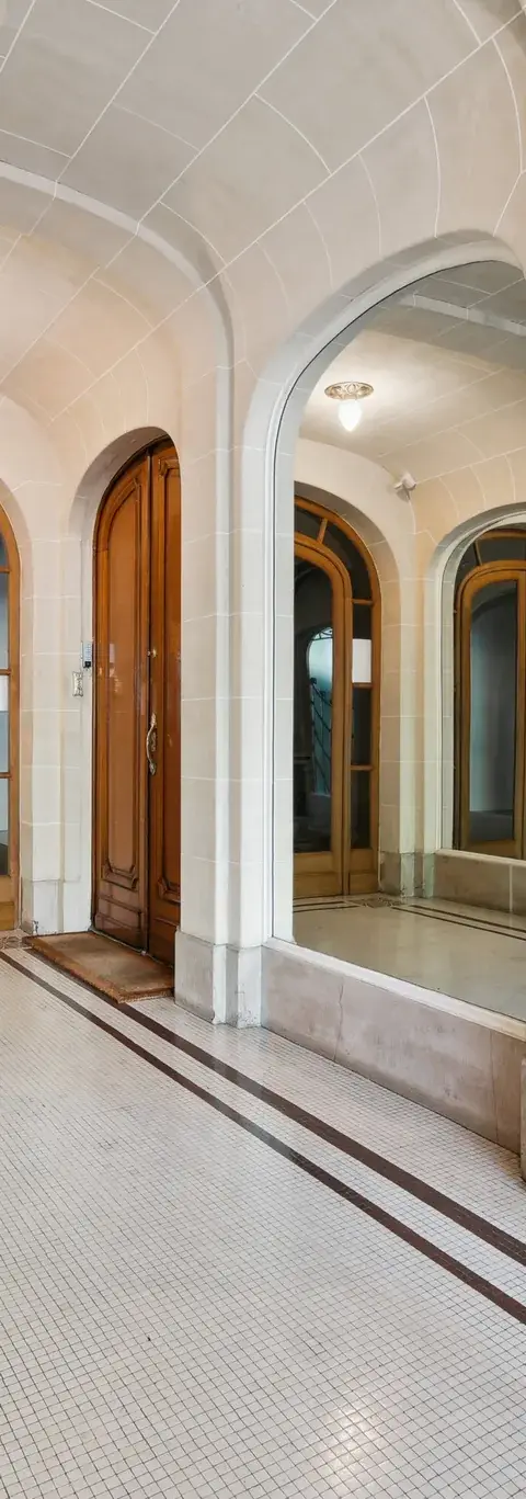 Bureau 606 m² – Paris (75016)