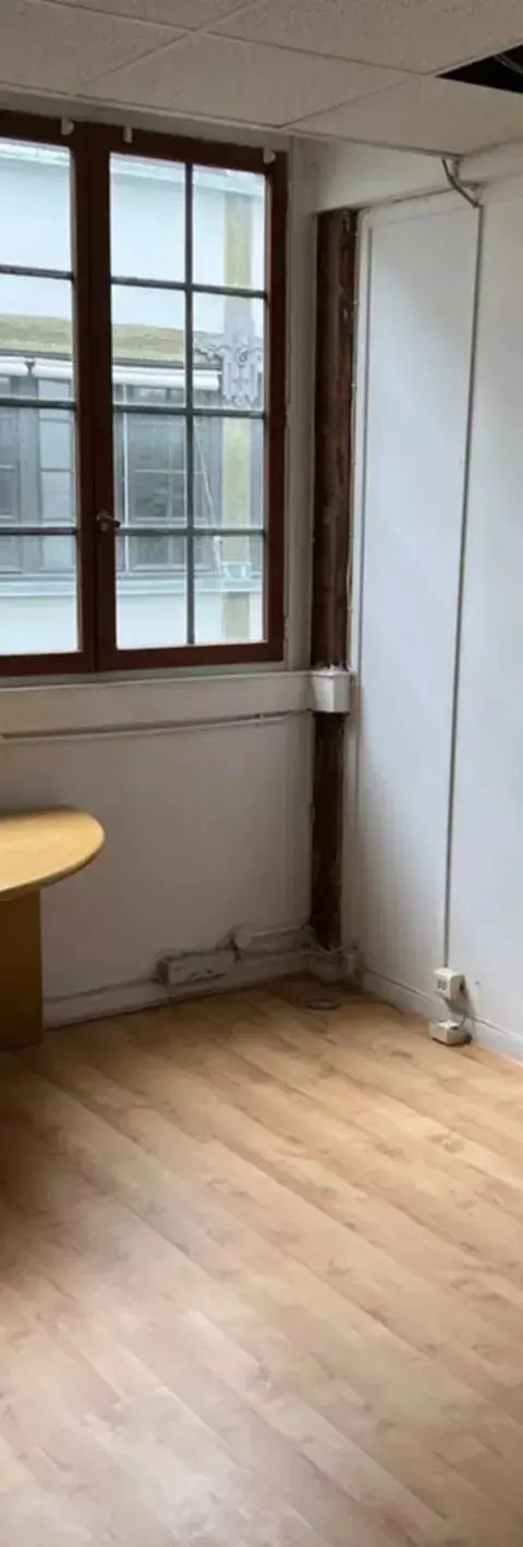 Bureau 17 m² – Paris (75011)