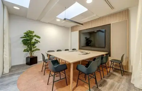 Bureau 488 m² – Paris (75008)