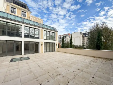 Bureau 700 m² – Puteaux (92800)
