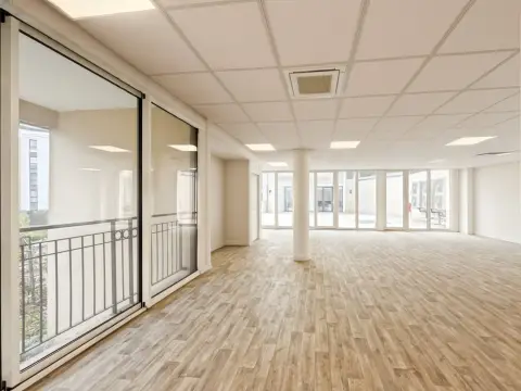 Bureau 700 m² – Puteaux (92800)