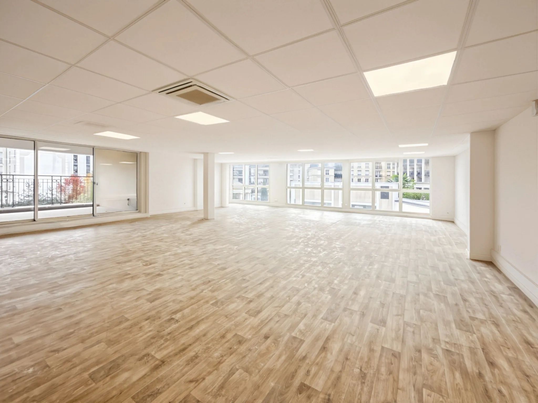 Bureau 700 m² – Puteaux (92800)