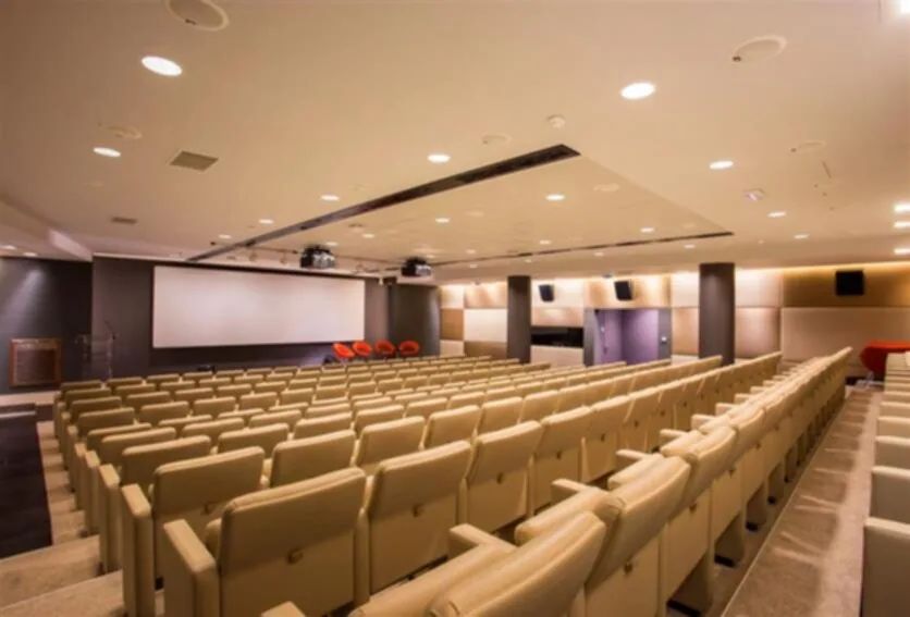 Bureau 695 m² – Paris (75019)