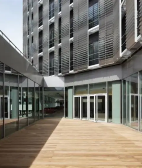 Bureau 695 m² – Paris (75019)