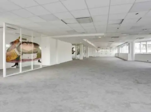 Bureau 1 842 m² – Issy-les-Moulineaux (92130)