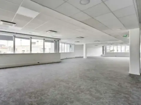 Bureau 1 842 m² – Issy-les-Moulineaux (92130)