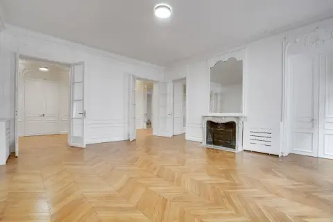 Bureau 435 m² – Paris (75016)