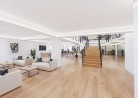 Bureau 680 m² – Paris (75008)