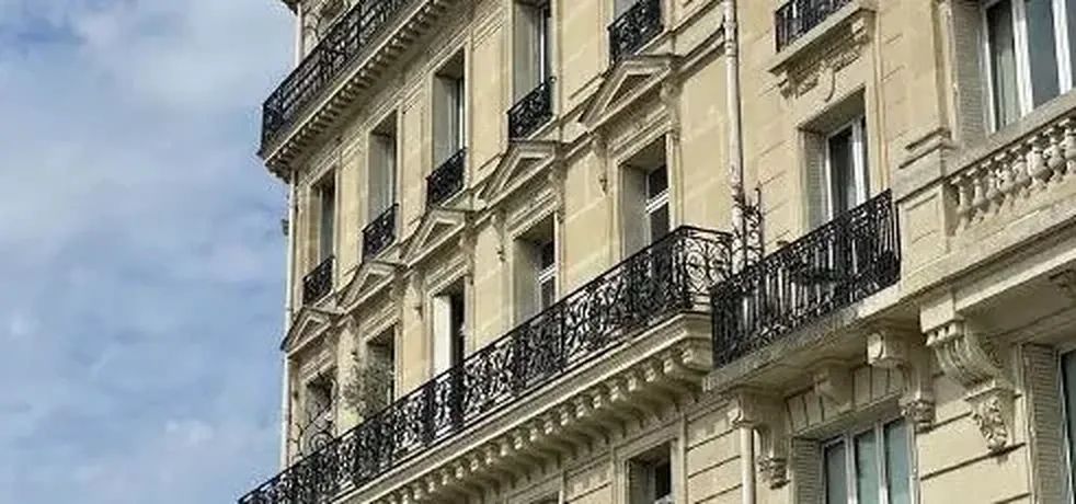 75008 Paris