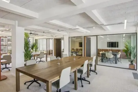 Bureau 534 m² – Paris (75010)
