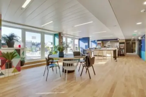 Bureau 563 m² – Paris (75008)